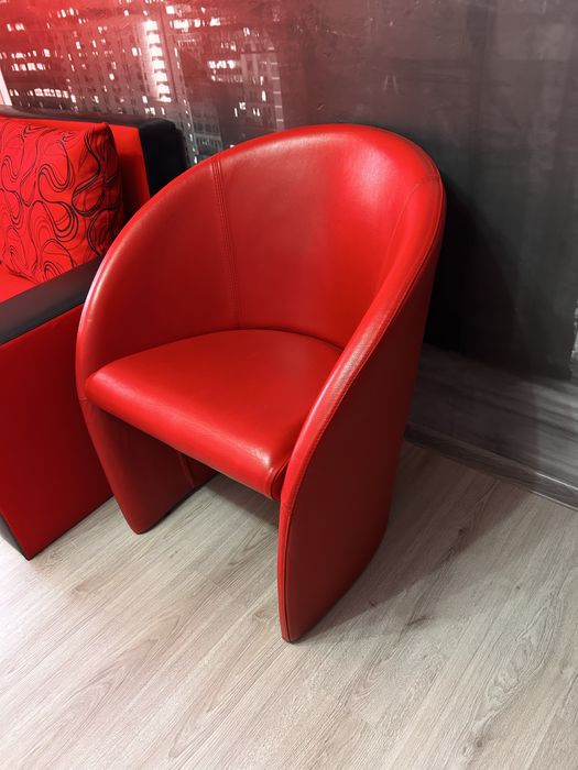 Червен Кожен Фотьойл