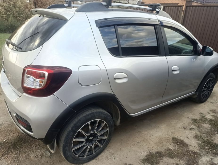 Продам машину RENO