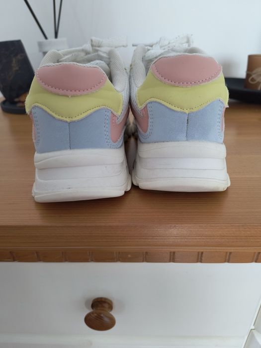 Adidași Reserved mărime 33 fetita