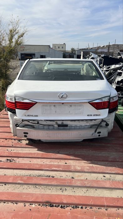 Задняя часть Лексус ES350