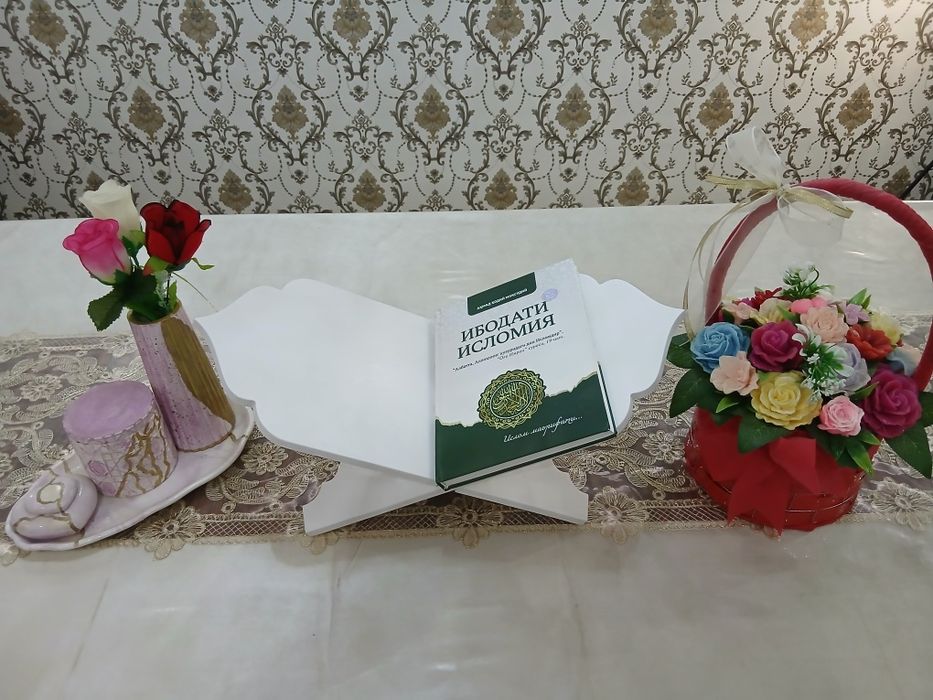 Китоб ва Куръон учун мустахкам подставка (кул мехнати)