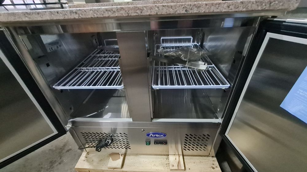 Banc pizza / Masa pizza cu vitrina  / Masa frigorifica pentru pizza /