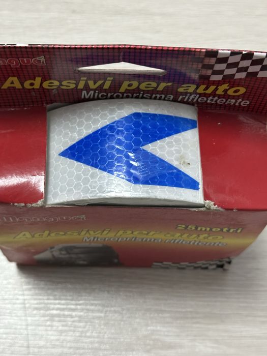 Banda Reflectorizanta Alba cu sageti Albastre 25 m Fagure Auto