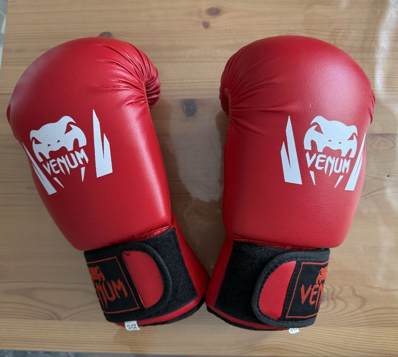 Боксерские перчатки