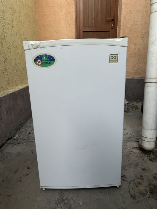 Маленький холодильник Daewoo
