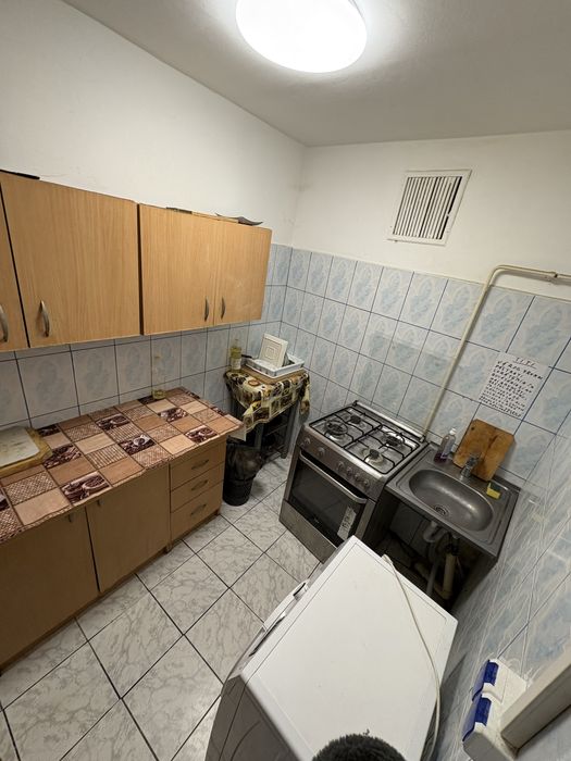 Inchiriez camera cu baia privata dar bucataria comun iasi centru P.F.