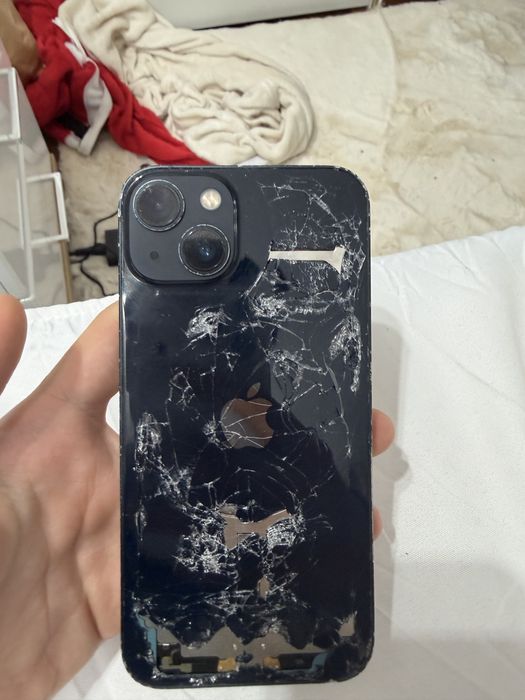 Vand iphone 13 folosit