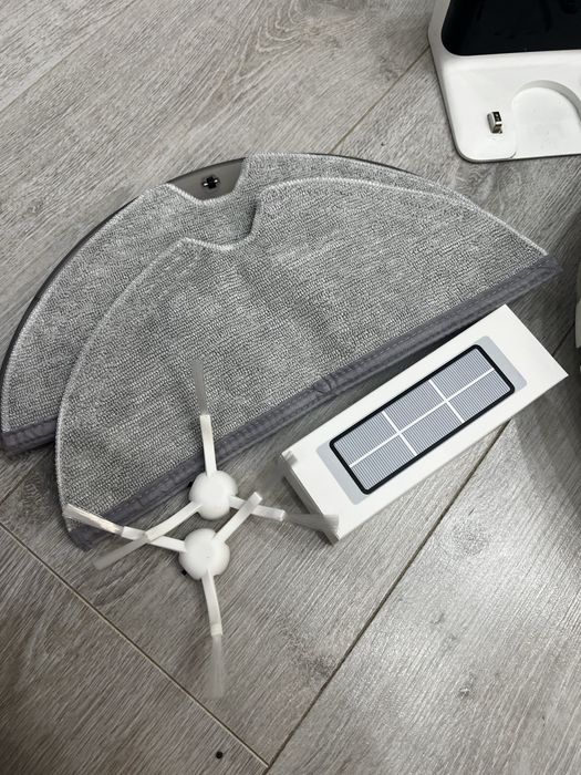 Продаю робот-пылесос Xiaomi Mi Robot Vacuum-Mop 2