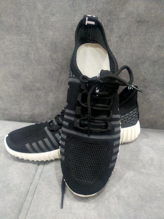 Лёгкие кроссовки для подростков