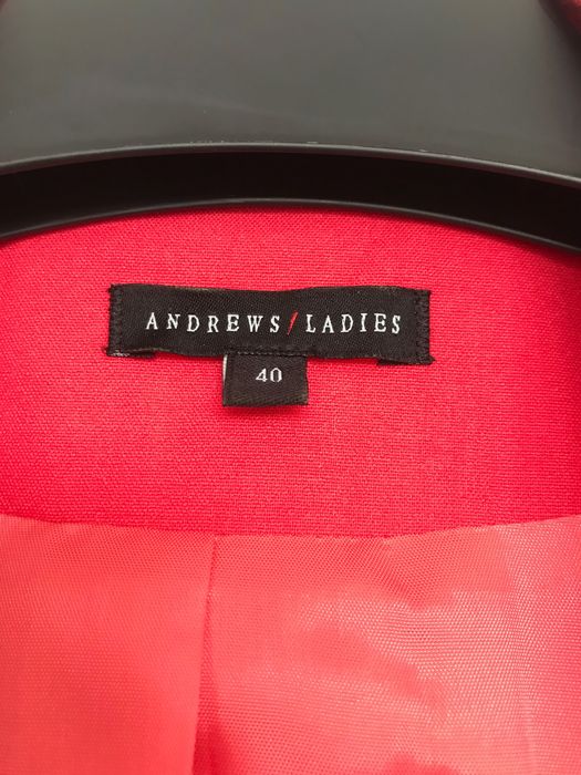 Костюм в две части: рокля (M) и сако (S) - 38% вълна, произведен в БГ