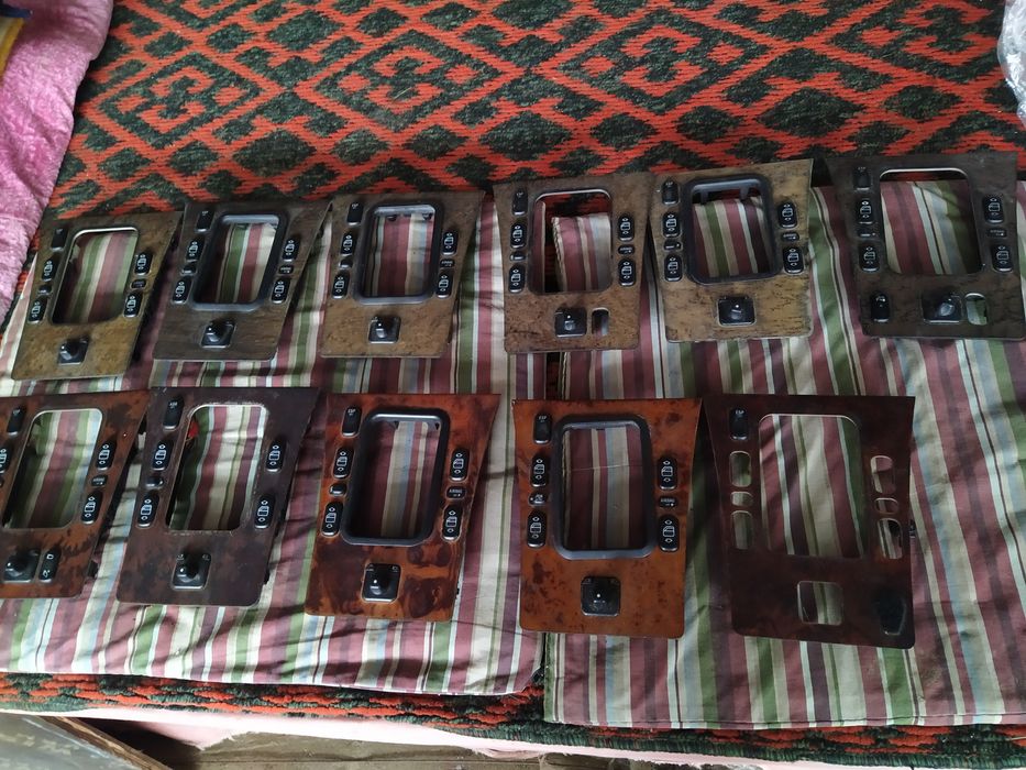 Дерево с кнопками на Мерседес Е-класс