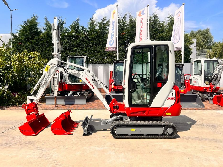 Takeuchi TB 320 4 ani garantie