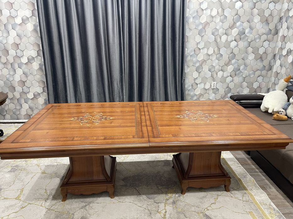 Стол в гостиную и сервант