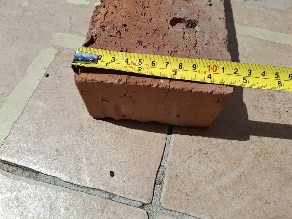 Caramida plina veche