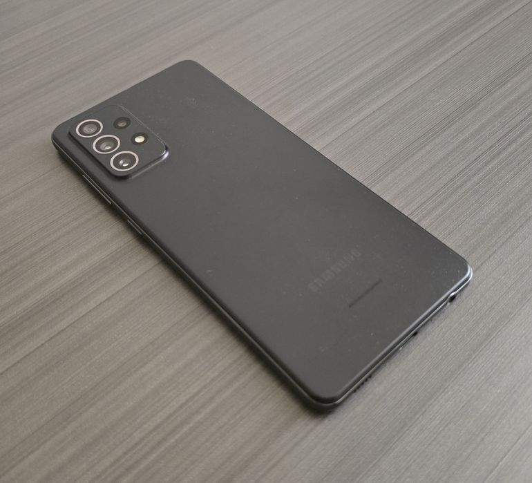 Смартфон Samsung A72