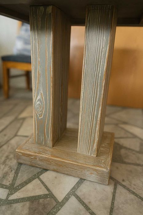 Трапезна Маса от Масивна Дървесина