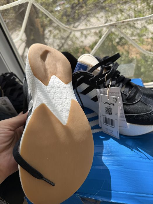 Срочно продам с кроссовки Adidas
