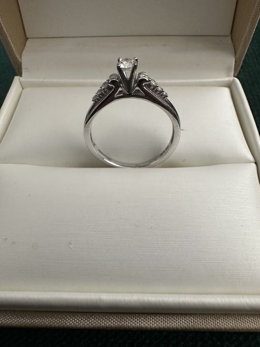 Inel de logodna (Sabrini)