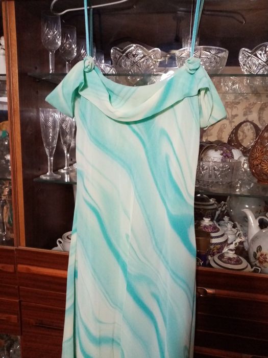 Платье длинное на бретелях