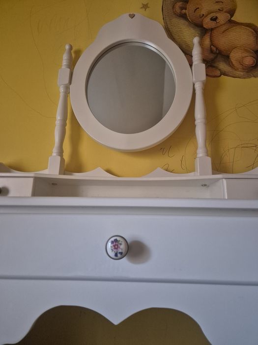 Măsuță de machiaj cu oglindă