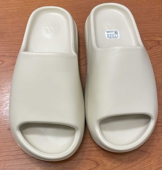 Slapi Adidas Yeezy crem, mărimea 42, 26 cm, noi cu etichete