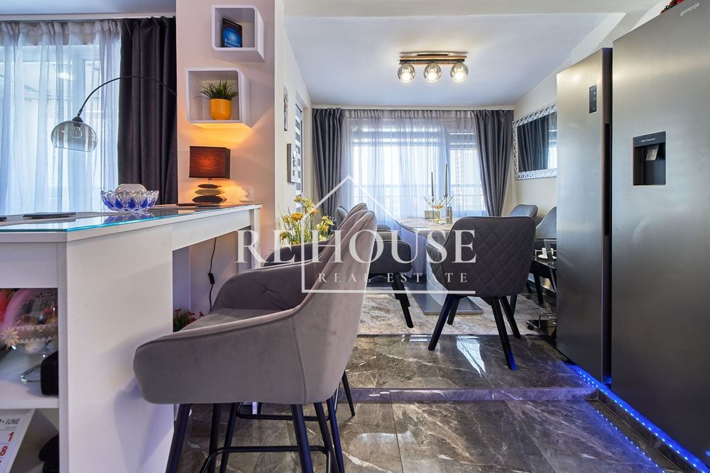 Продава се Тристаен апартамент в Варна, Левски - 102 кв.м за 2058 €/кв.м - Снимка #2