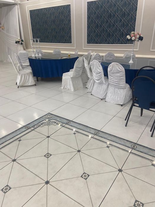 Банкетные столы и стулья