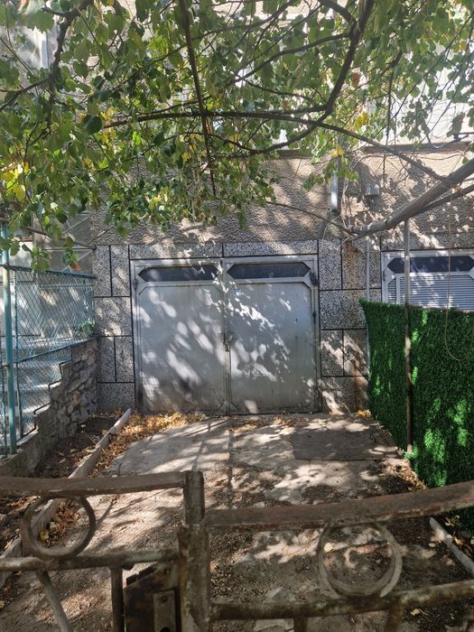Продавам етаж от къща в Асеновград!