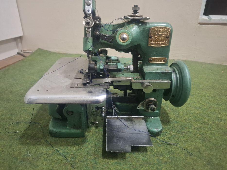 Швейная машина оверлок