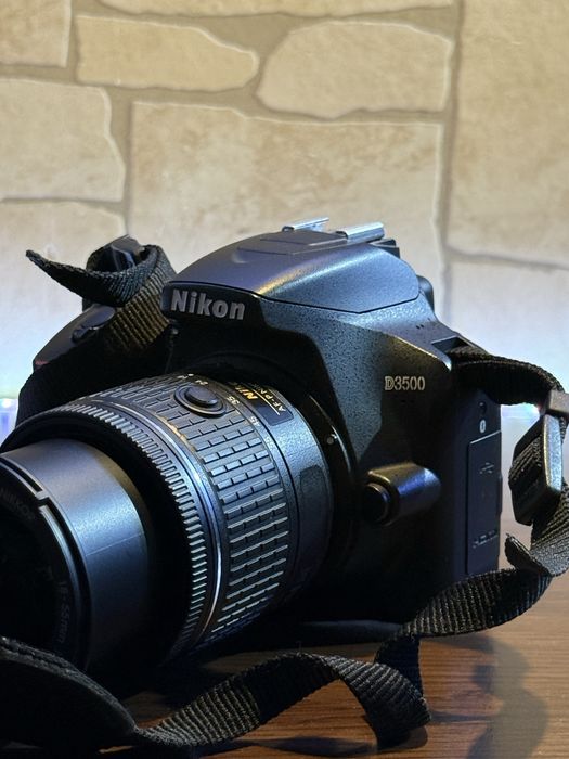 Aparat foto DSLR Nikon D3500 + Obiectiv AF-P NIKKOR 18-55mm G + Geantă