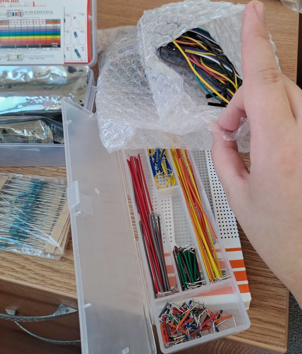 Vând kit Arduino pentru incepatori