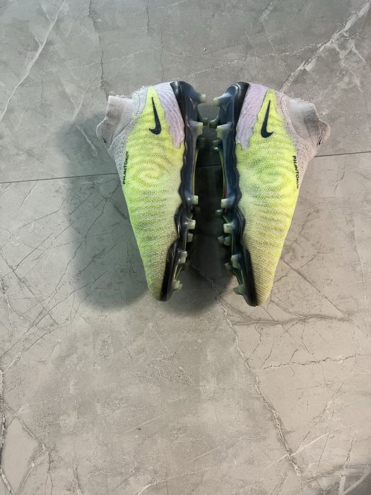 Футболни бутонки Nike Phantom Gx