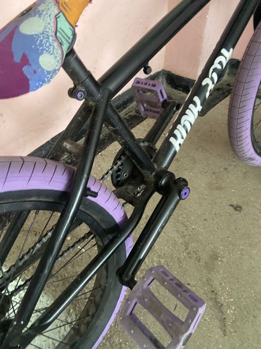 Vând BMX într-o stare foarte buna nu are fisuri la cadru sau defecte