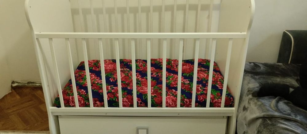 Детская кроватка.
