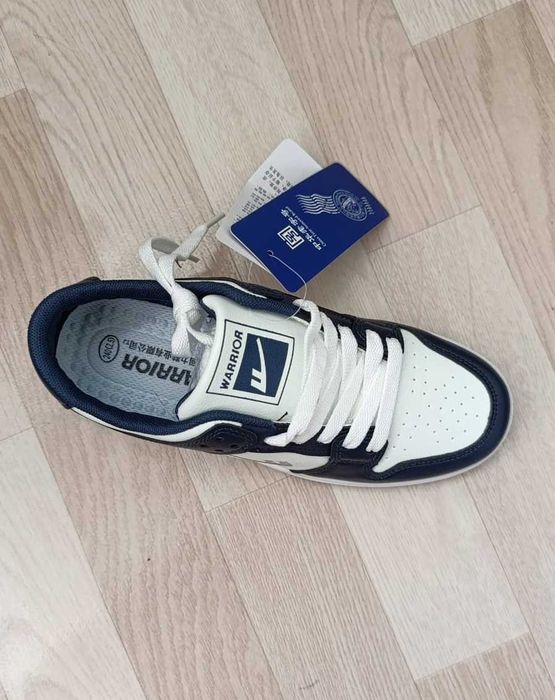 Продам кеды школьные