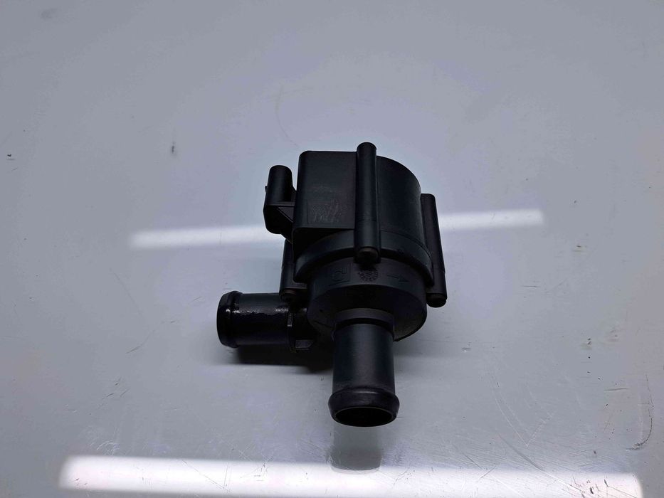 Pompa recirculare apa  Volkswagen Golf 7 (5G) [Fabr 2014-prezent] 5Q09