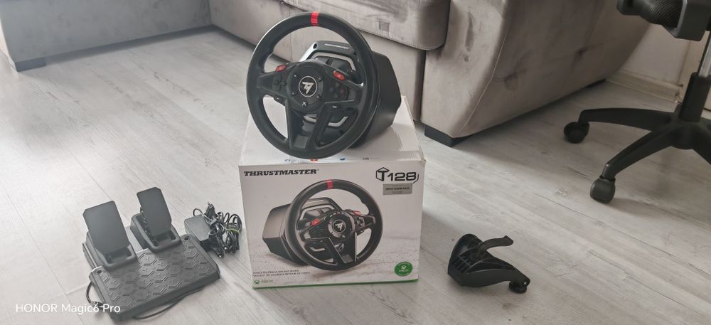 Volan de jocuri ThrustMaster T128
