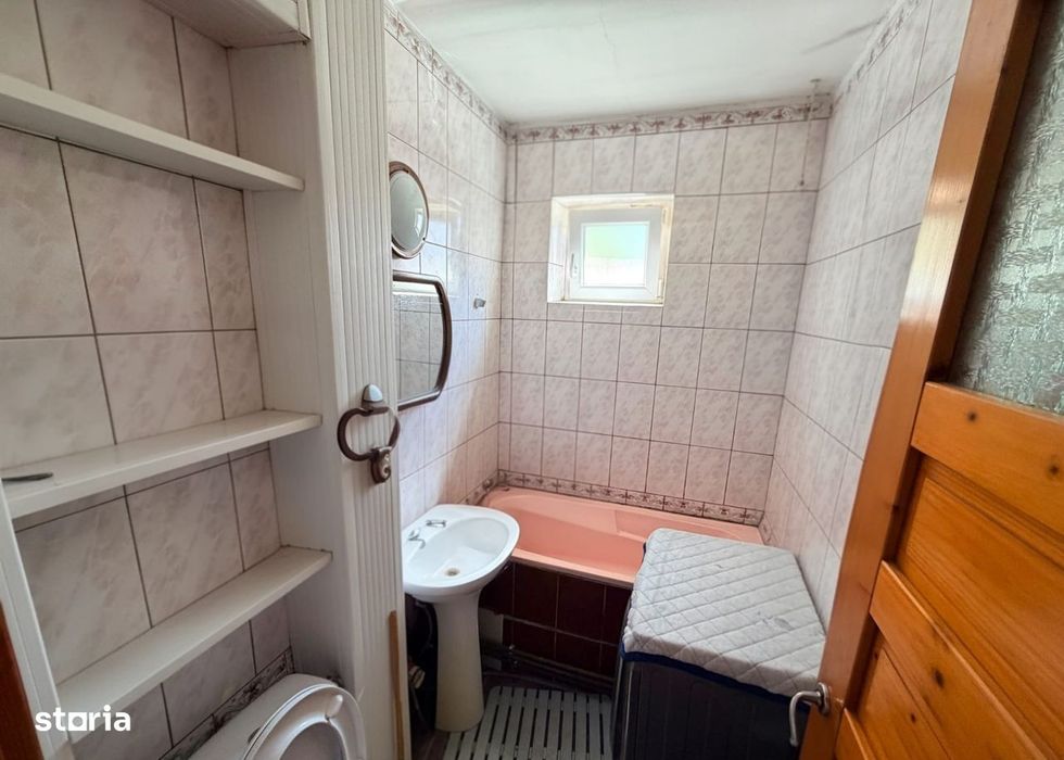 Apartament 3 camere,  Gradiste Central  decomandat, parter cu balcon