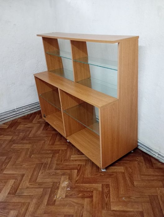 Vând vitrină pentru magazin