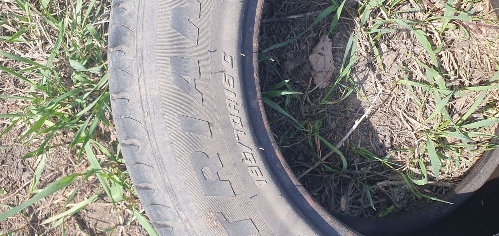 Продам пару шин на авто