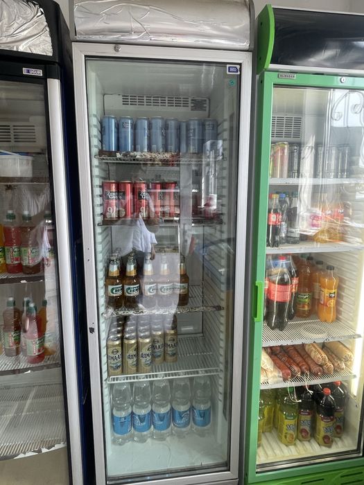 Продам витринные холодильники