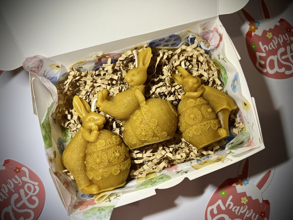 Подаръчна кутия с три Великденски свещи от 100% чист пчелен восък