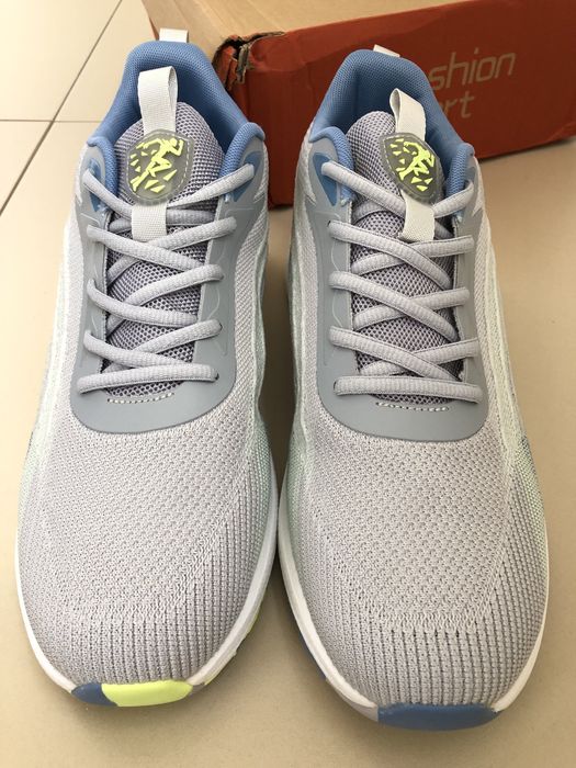 Продаю кроссовки большого размера