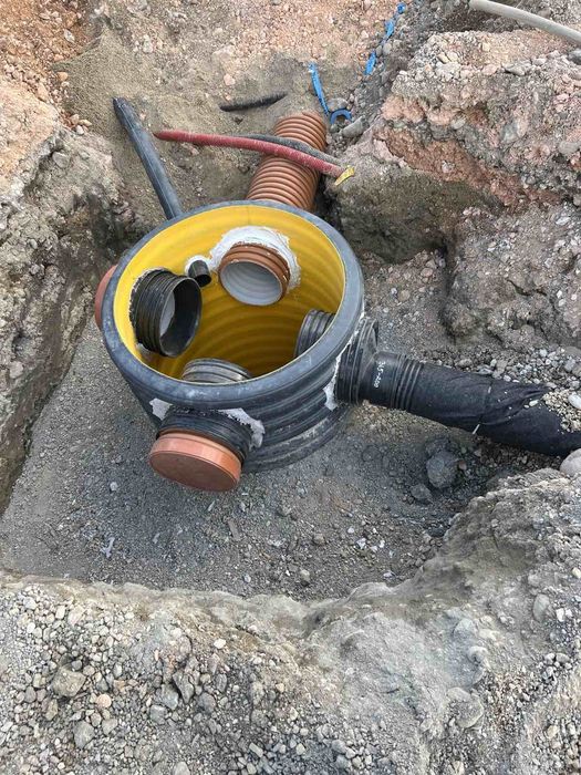 Багери, бетон, изкопи, пътища, права обратна вода, септични ями.