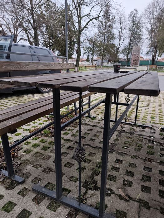 Продавам Маси и Пейки