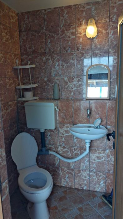 Дава се под наем Къща в с. Поляна, Област Силистра - 200 кв.м за 130000 € - Снимка #22