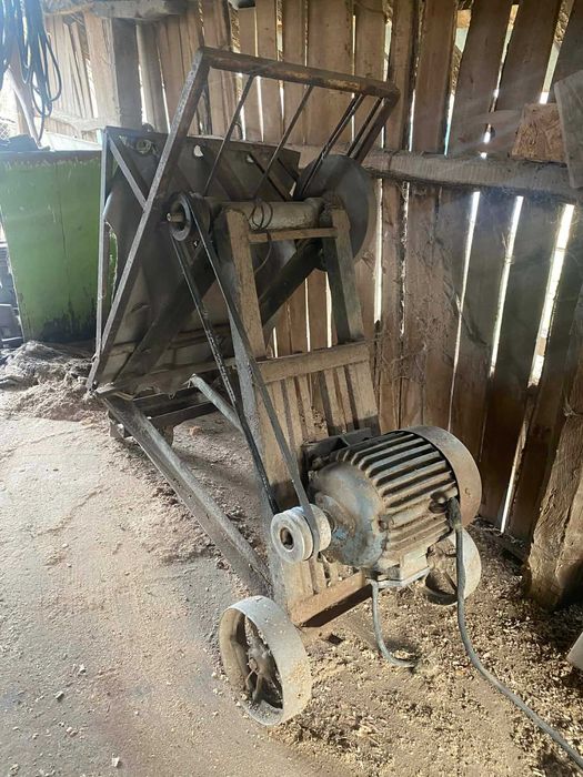 Циркулярна машина за рязане на дърва