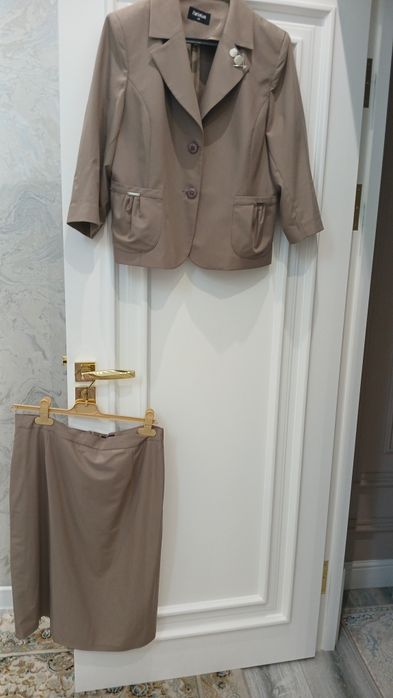 Костюм юбка трендаги свет