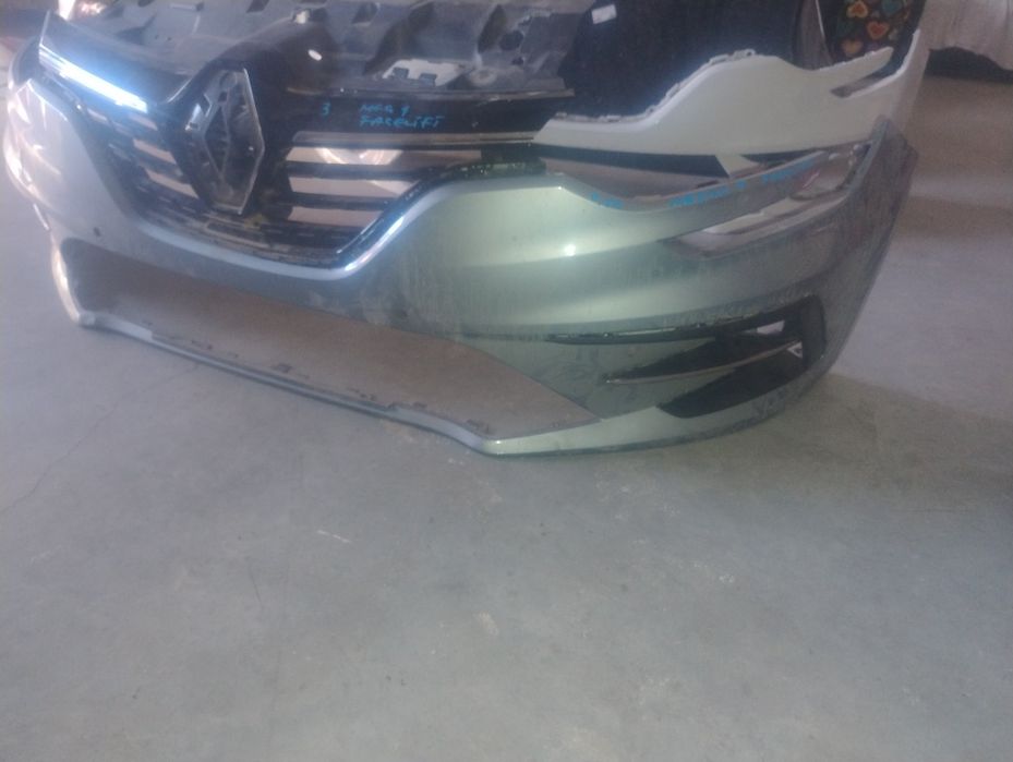 Bară față Megan 4 Facelift