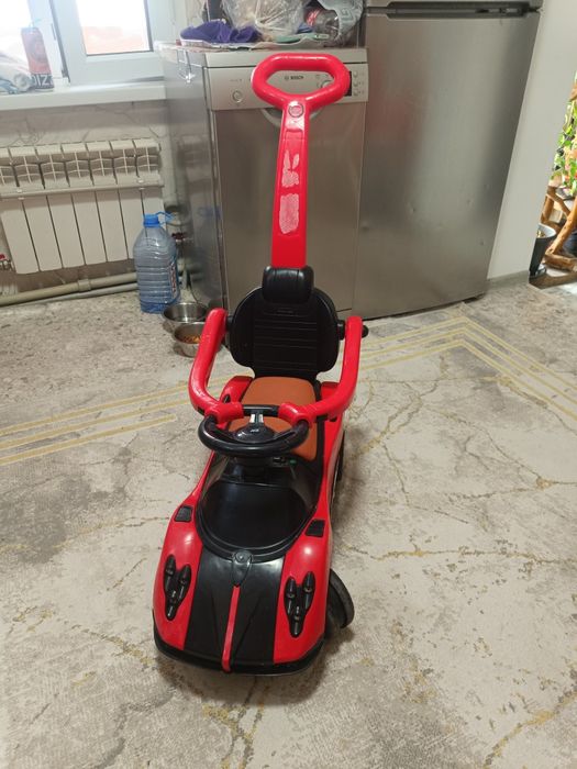 Продам машинку с ручкой